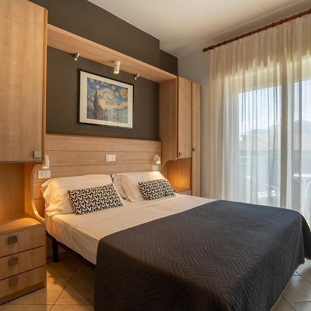 Hotel Mocambo Riccione Dış mekan fotoğraf