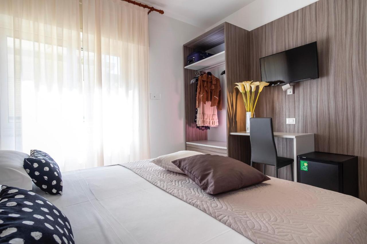 Hotel Mocambo Riccione Dış mekan fotoğraf