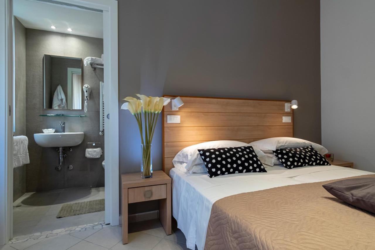 Hotel Mocambo Riccione Dış mekan fotoğraf