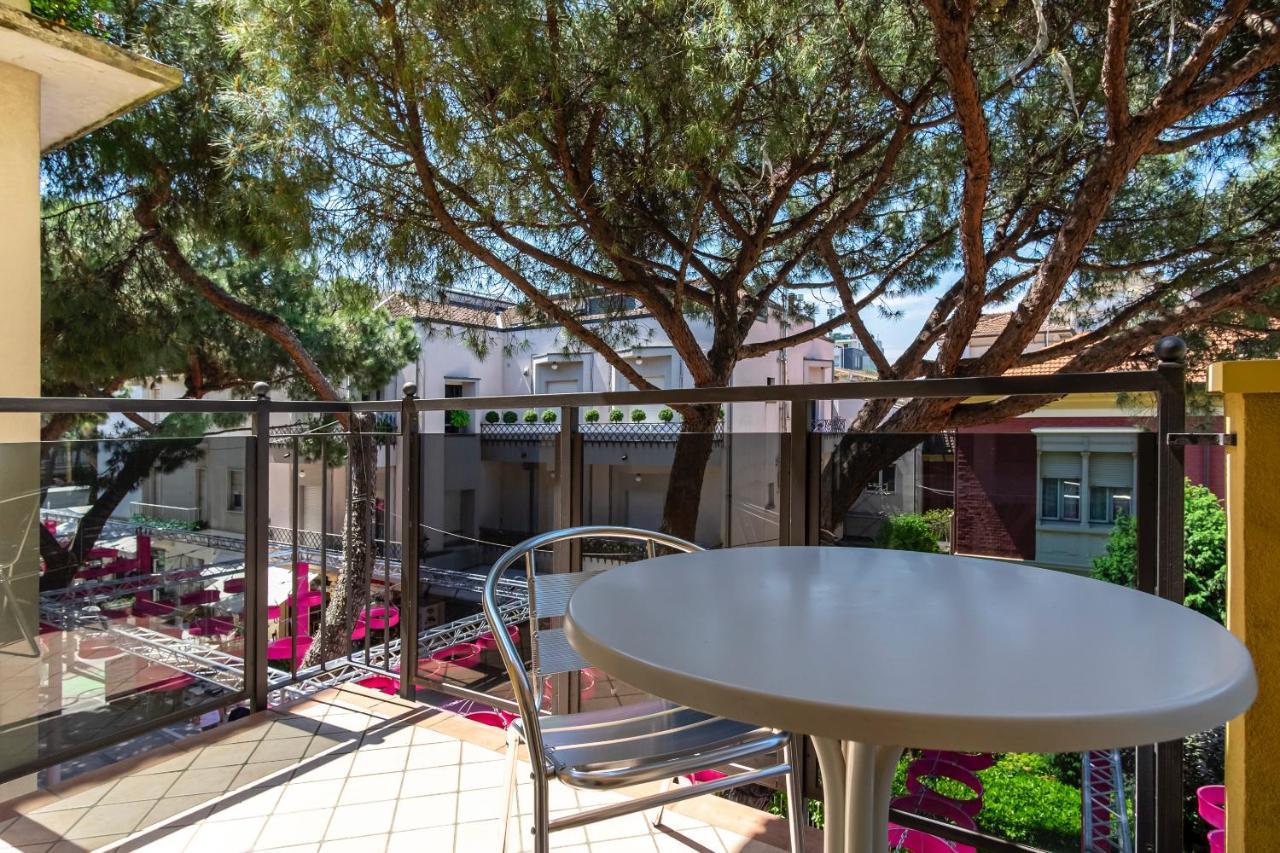 Hotel Mocambo Riccione Dış mekan fotoğraf