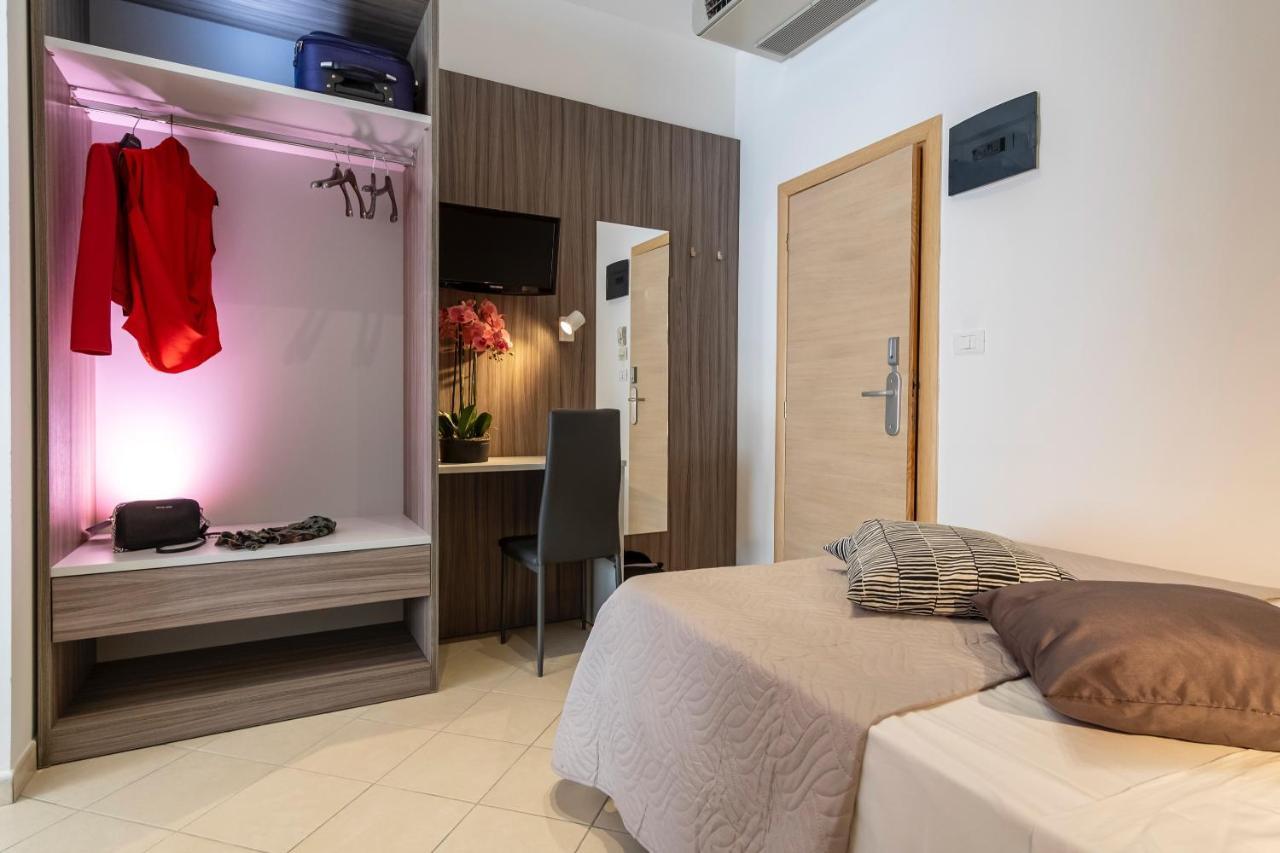 Hotel Mocambo Riccione Dış mekan fotoğraf