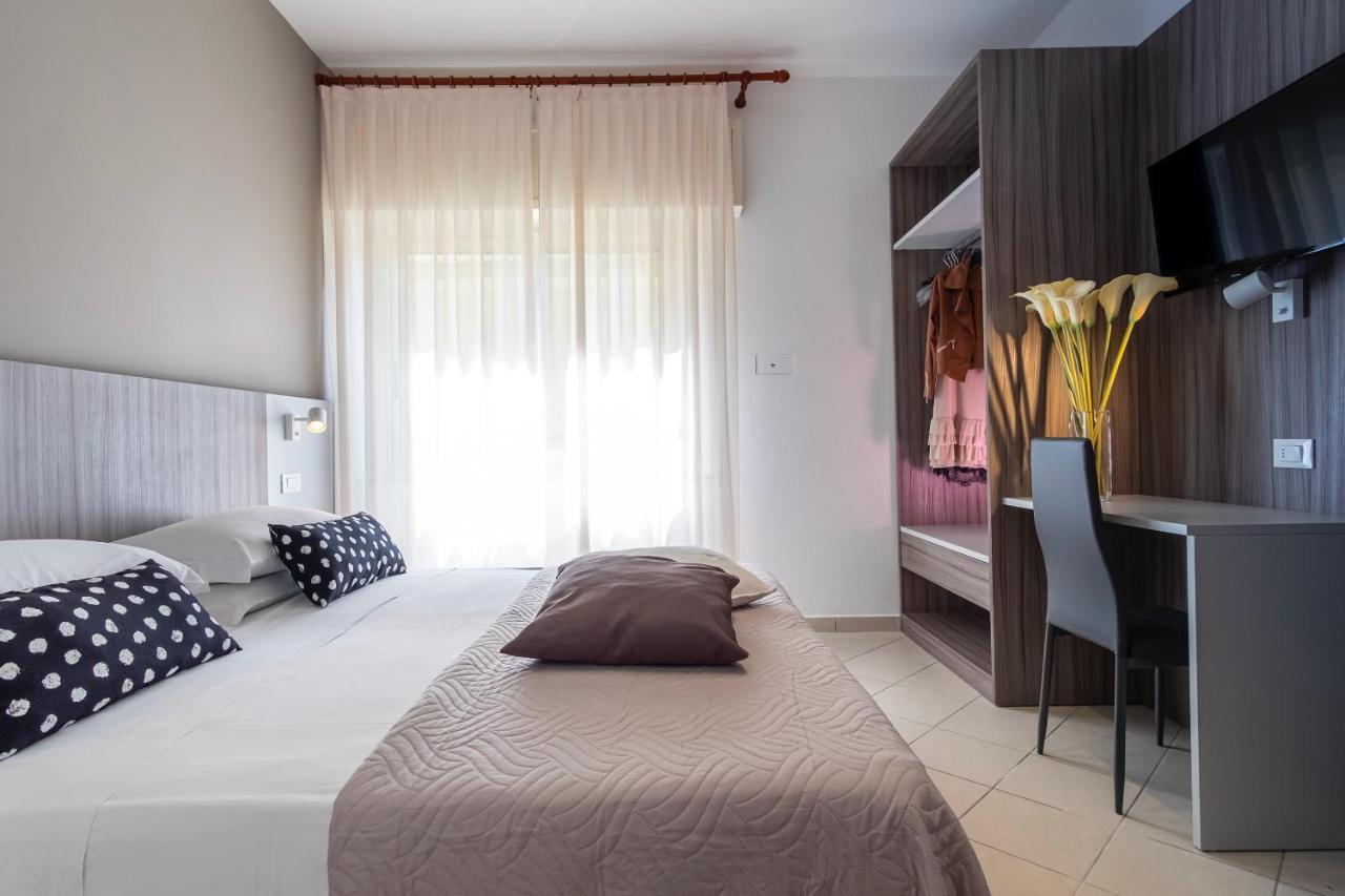 Hotel Mocambo Riccione Dış mekan fotoğraf