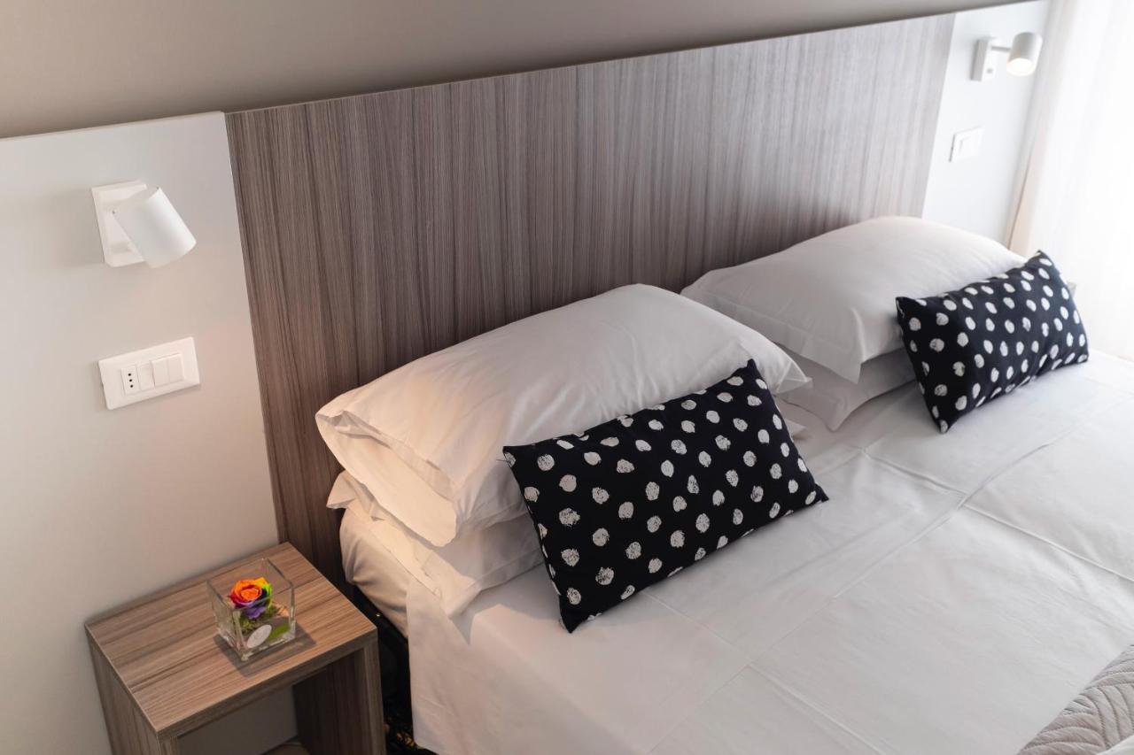 Hotel Mocambo Riccione Dış mekan fotoğraf