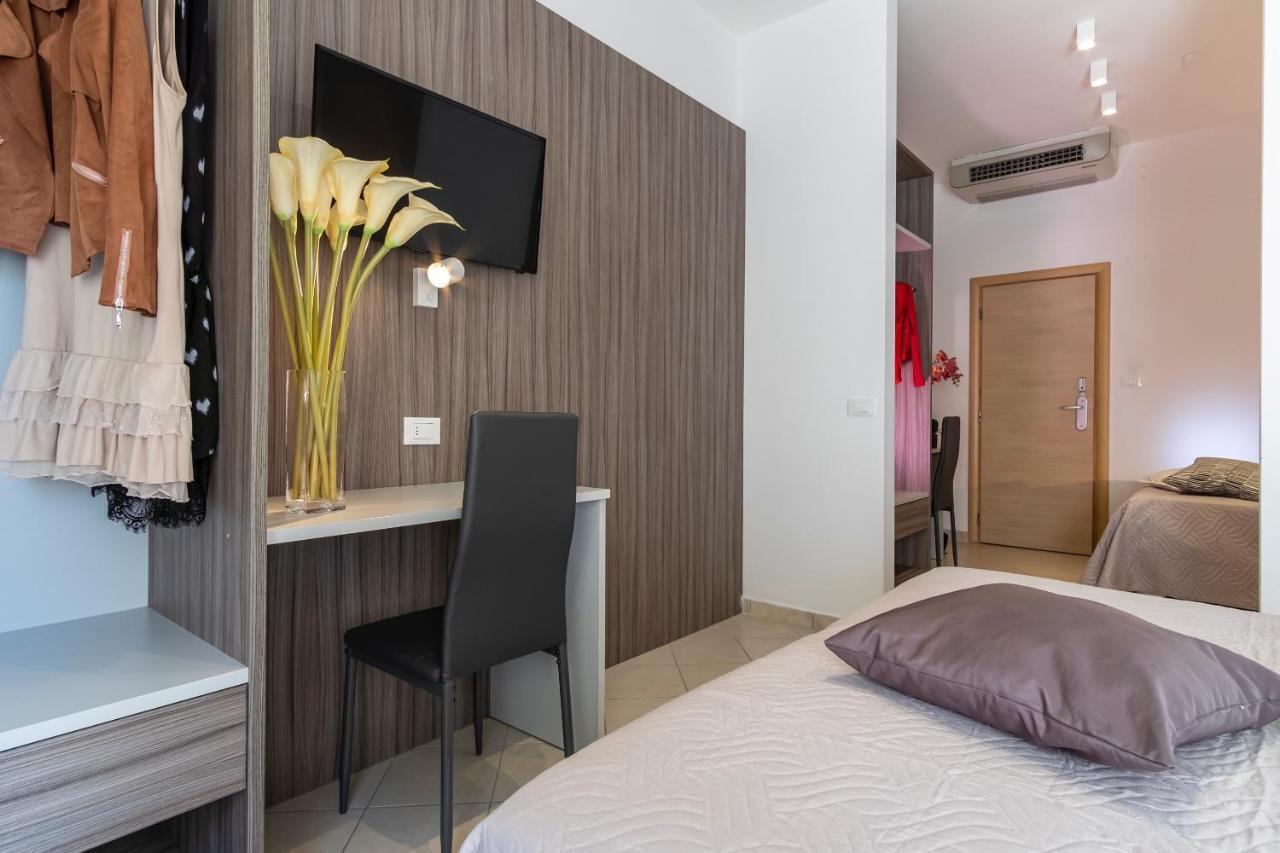 Hotel Mocambo Riccione Dış mekan fotoğraf