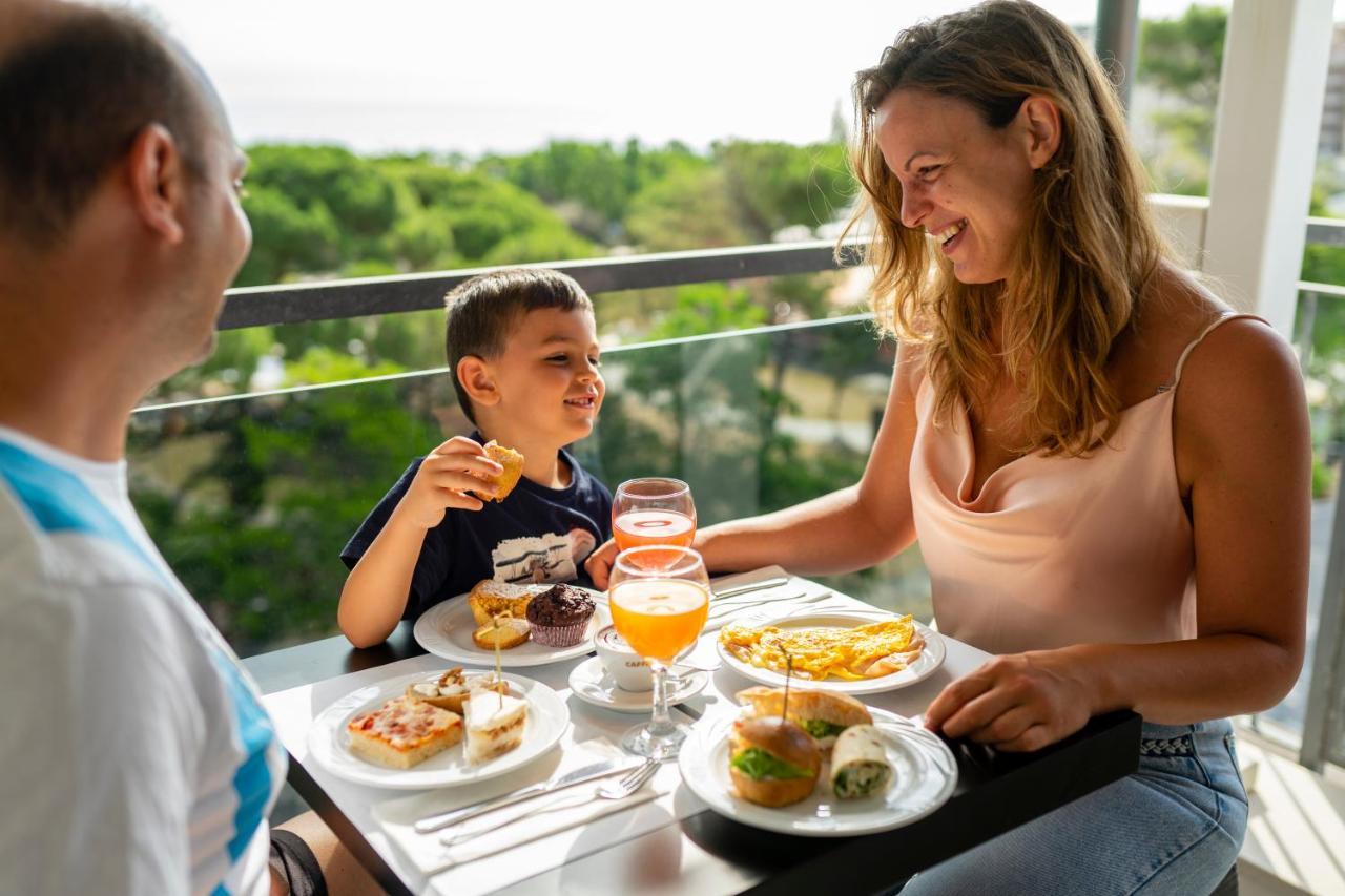 Hotel Mocambo Riccione Dış mekan fotoğraf
