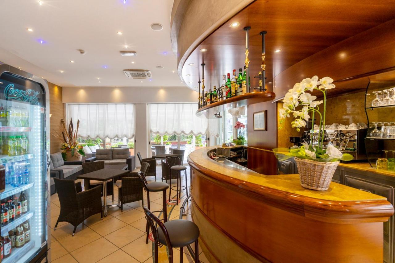 Hotel Mocambo Riccione Dış mekan fotoğraf