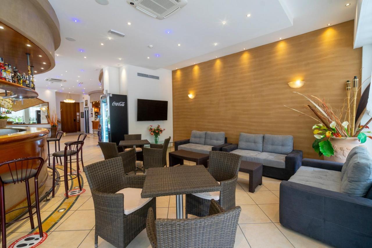 Hotel Mocambo Riccione Dış mekan fotoğraf