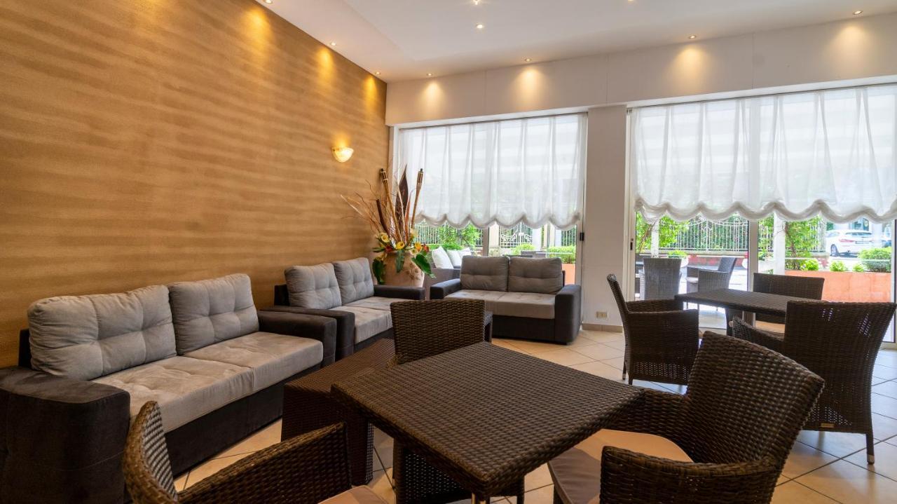 Hotel Mocambo Riccione Dış mekan fotoğraf