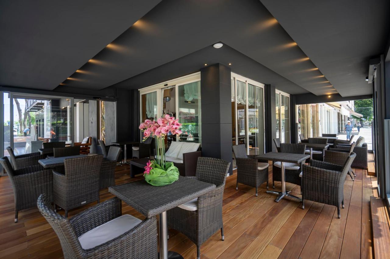 Hotel Mocambo Riccione Dış mekan fotoğraf