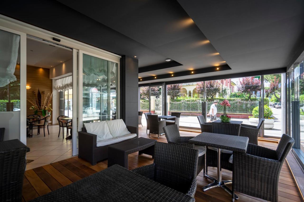 Hotel Mocambo Riccione Dış mekan fotoğraf