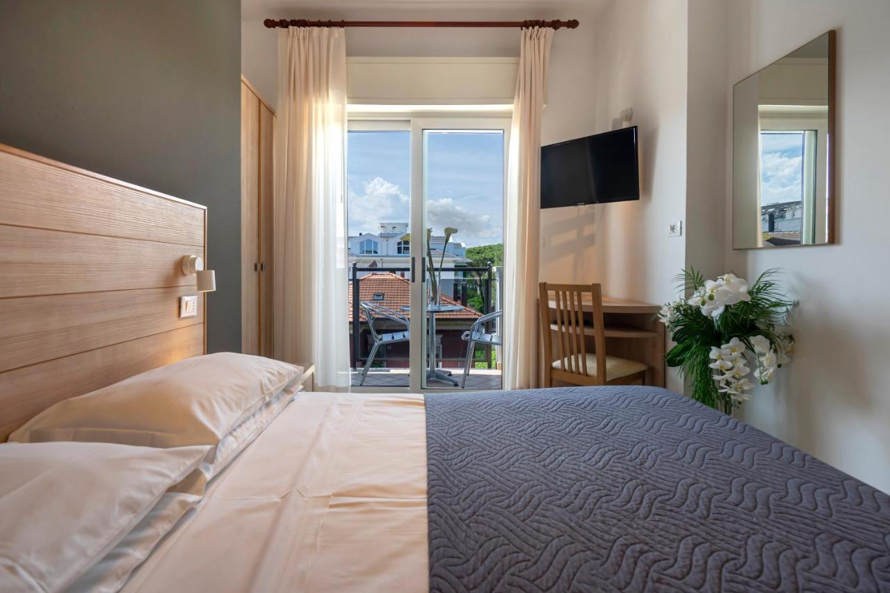 Hotel Mocambo Riccione Dış mekan fotoğraf