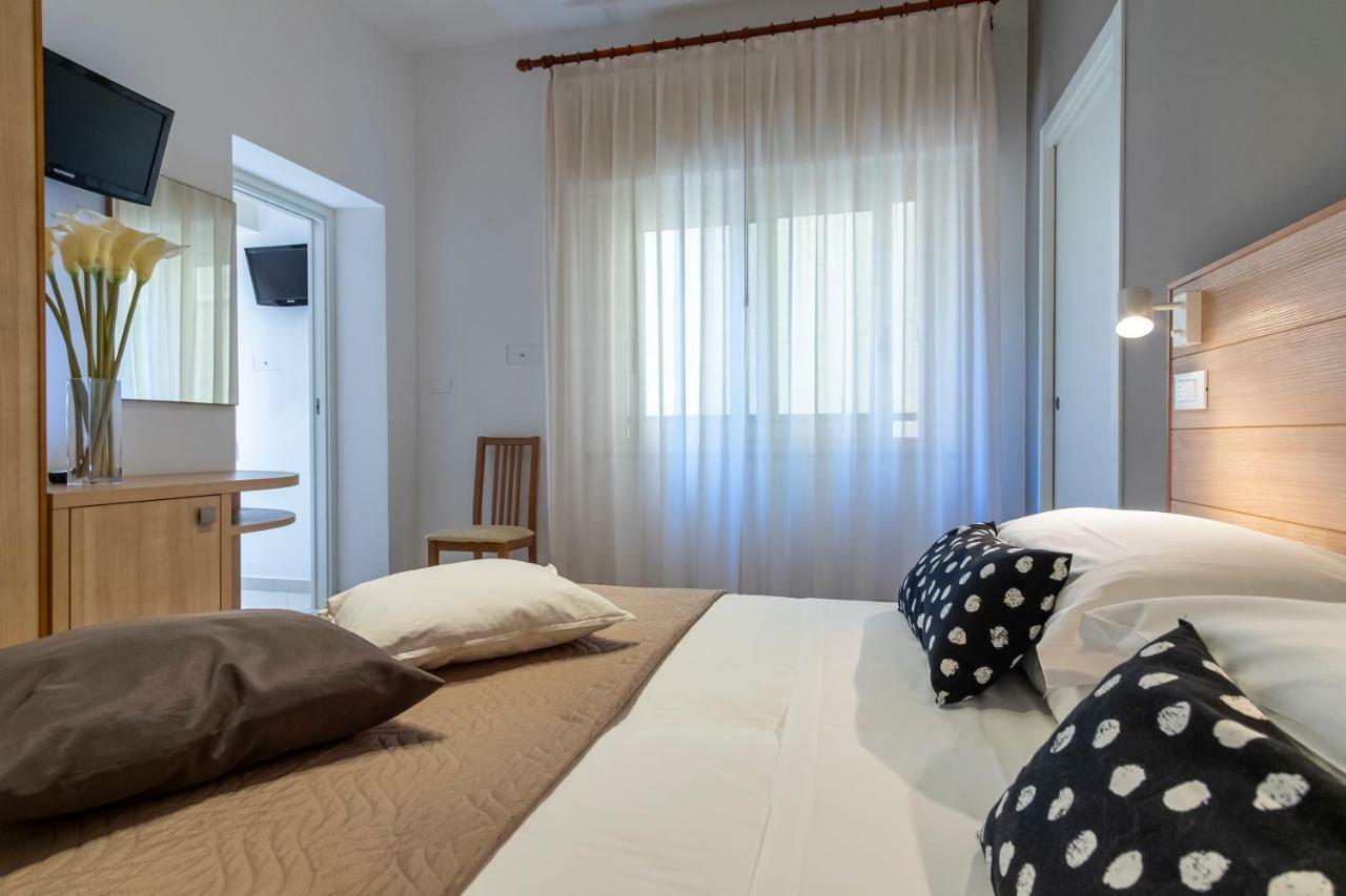 Hotel Mocambo Riccione Dış mekan fotoğraf