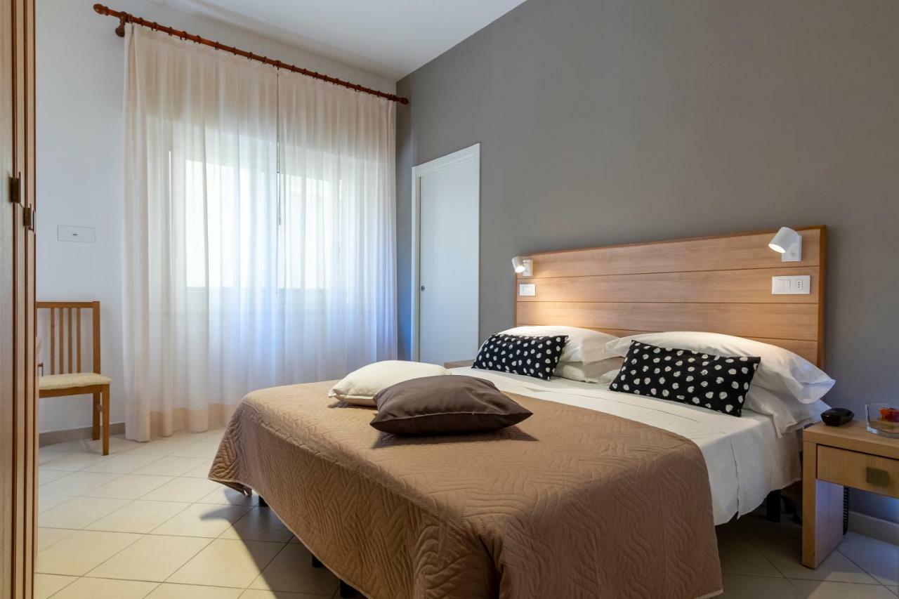 Hotel Mocambo Riccione Dış mekan fotoğraf